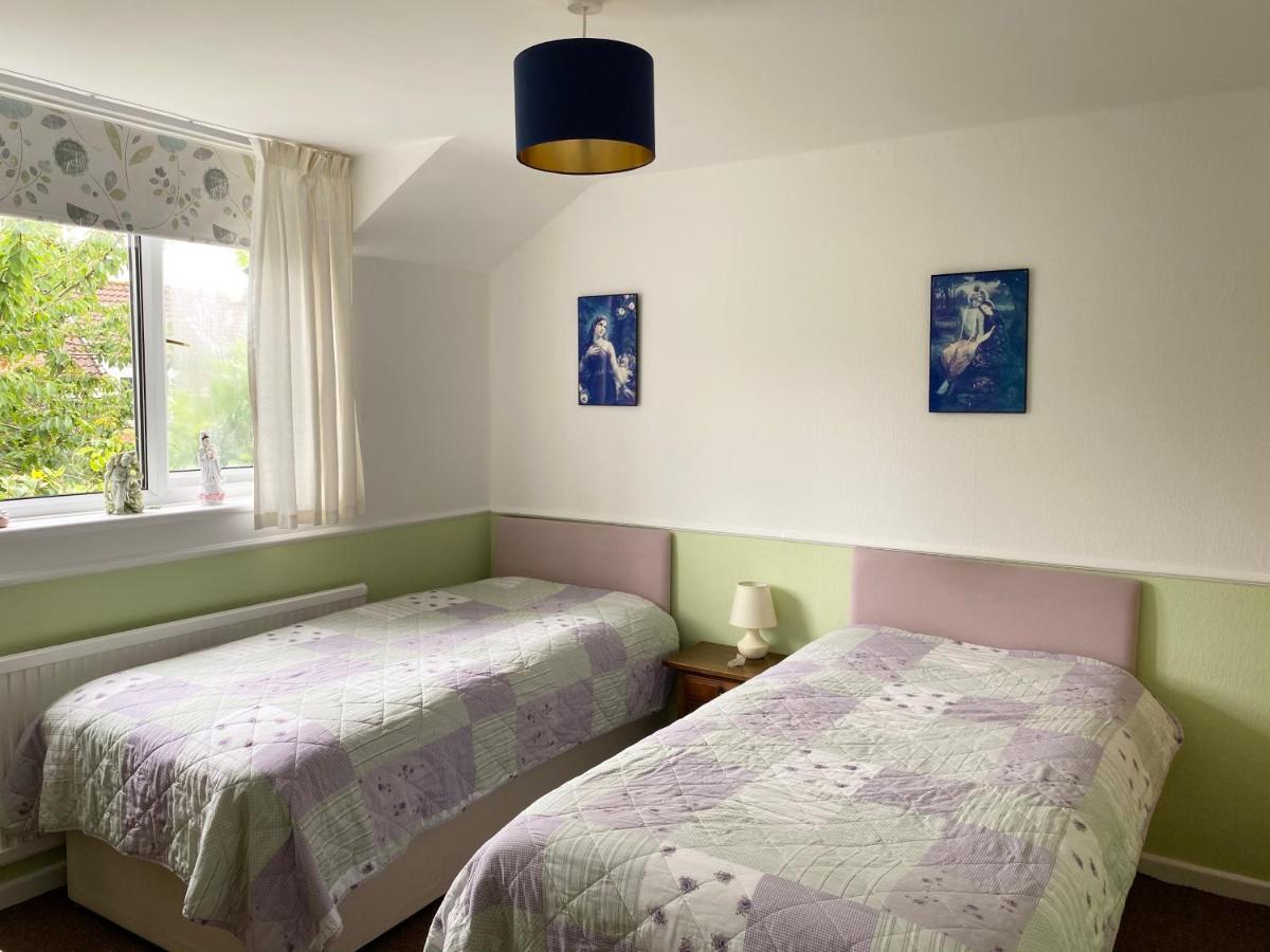 Camelot Retreat - Tor View Bed & Breakfast Glastonbury Room photo