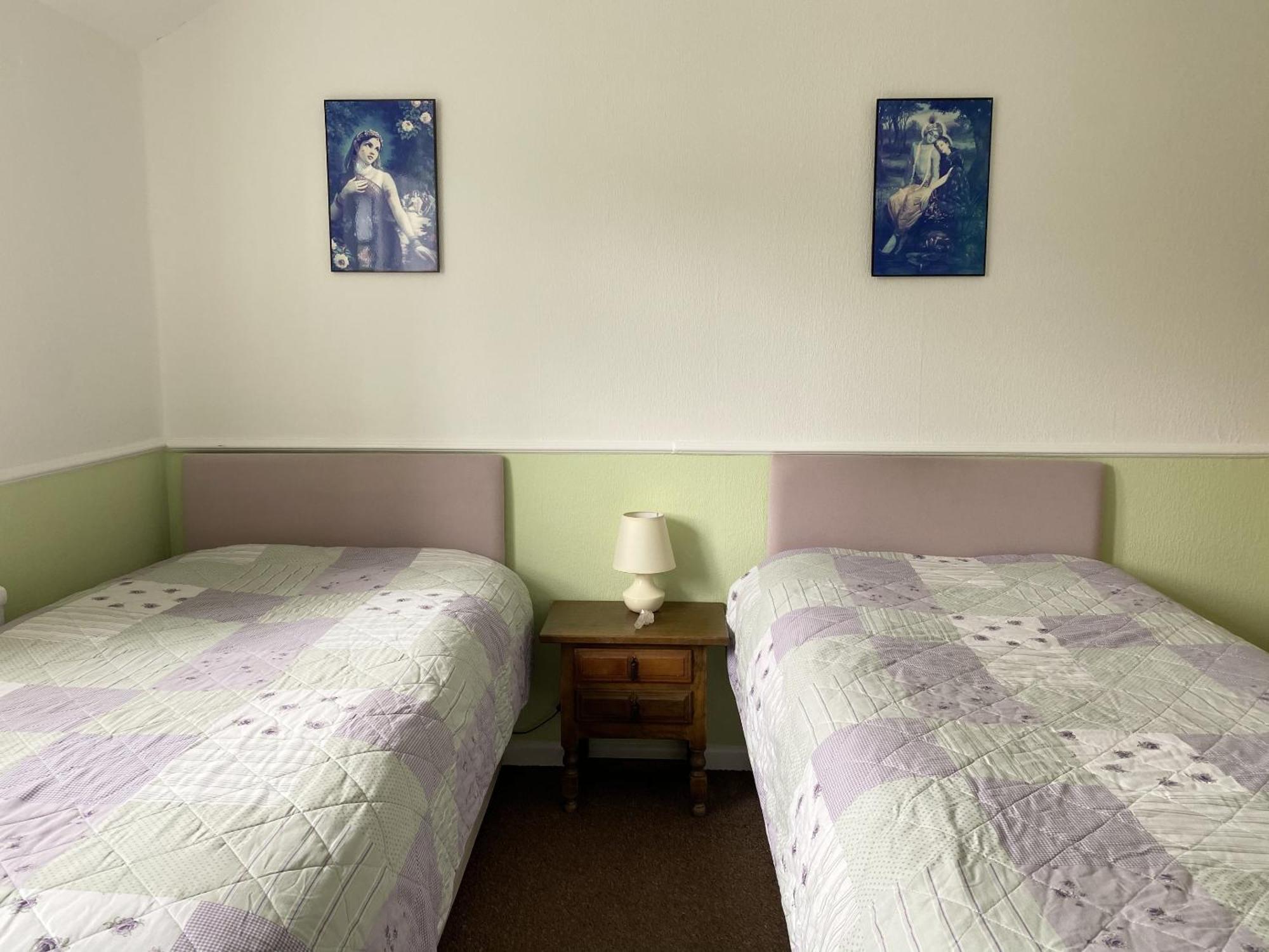 Camelot Retreat - Tor View Bed & Breakfast Glastonbury Room photo